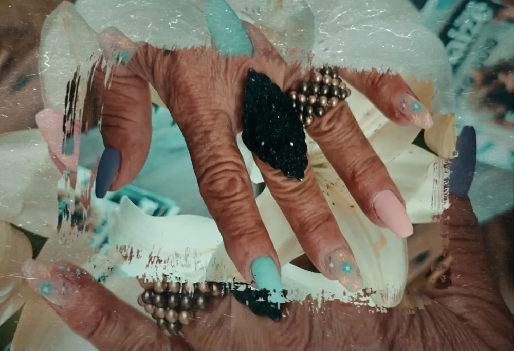 cathys nails manucure bleu fleurs